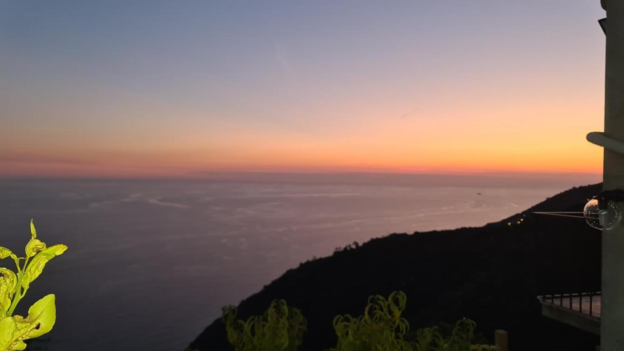Sunset - Homy 5 Terre Retreat